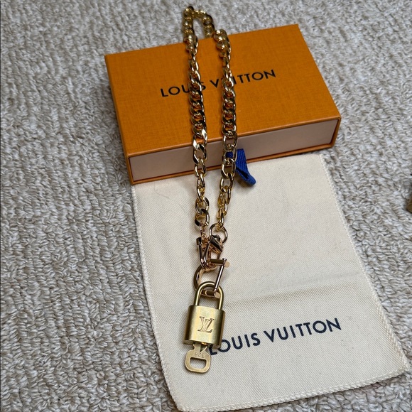 Louis Vuitton Lock and Key #328 with necklace - Picture 3 of 6